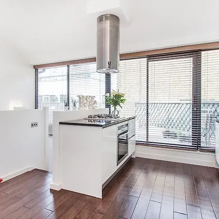 Отель Penthouse London Bridge 2 Bedrooms