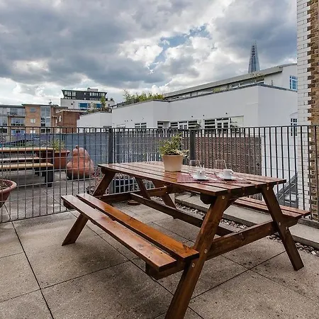 Отель Penthouse London Bridge 2 Bedrooms