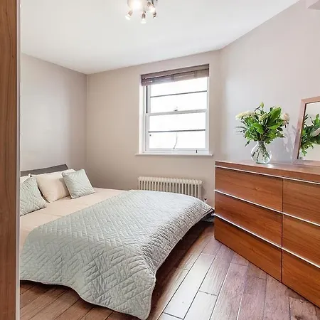 Отель Penthouse London Bridge 2 Bedrooms