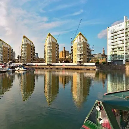 Via Limehouse Hostel *