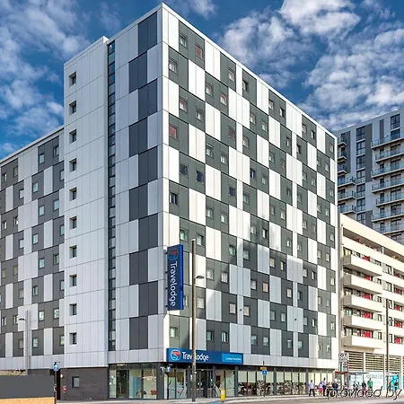 Travelodge Stratford Hotel 3*
