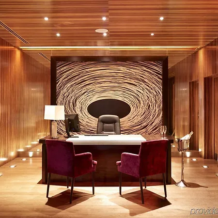 Plaza On The River 5*