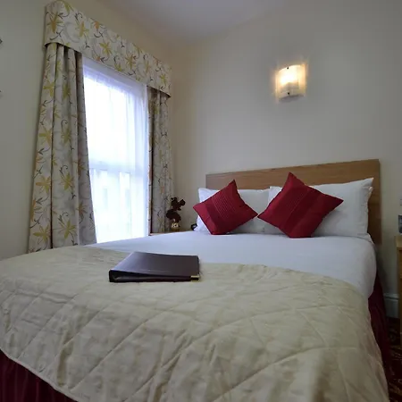 Western Greater London 3*