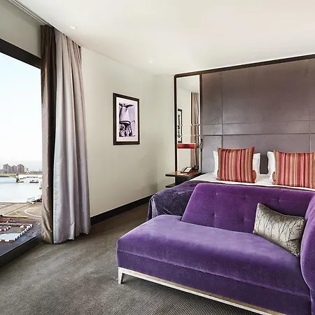 Crowne Plaza Battersea Hotel