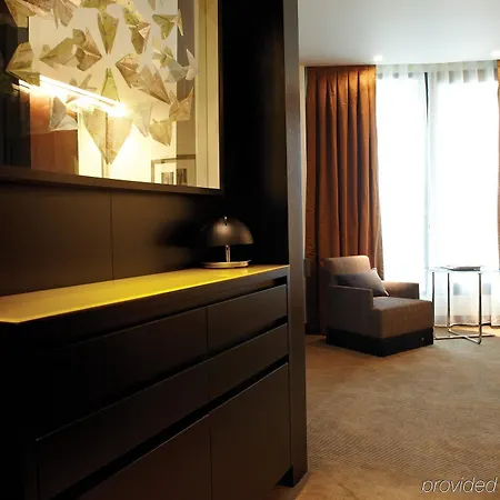 Crowne Plaza Battersea 4* London