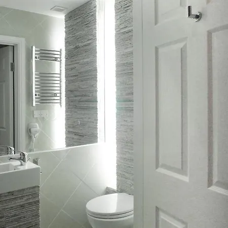 The Kensington Apartment *