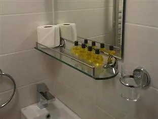 Queens Drive At Finsbury Park Hotel 3*