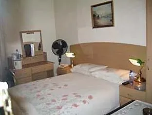 Crescent Отель Харроу
