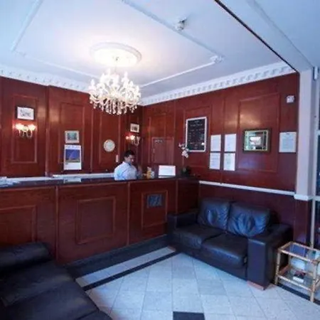 Camelot House Hotel