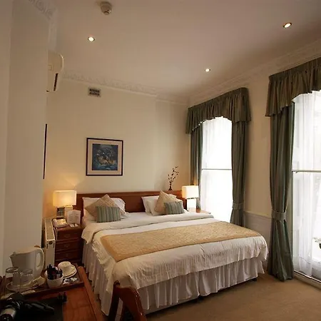 Staunton - 4* London