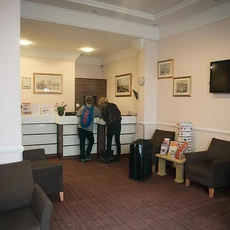Victoria Hotel 3*