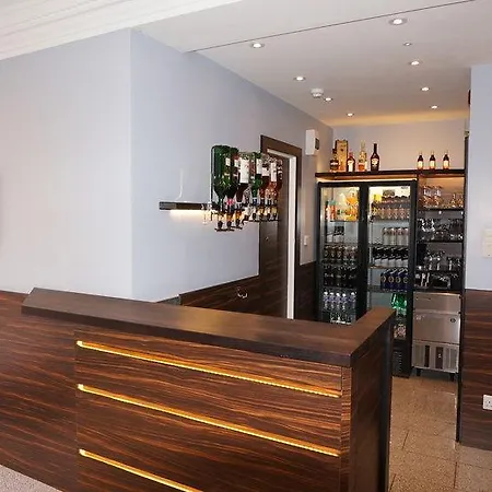 Crestfield Hotel 2*