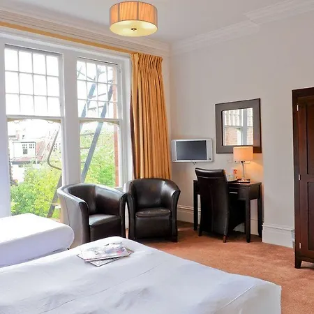 Raglan Hotel