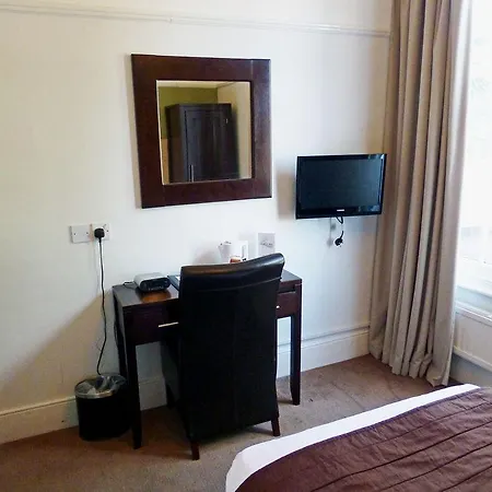 Raglan Hotel 3*