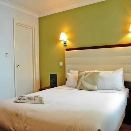 Raglan Hotel