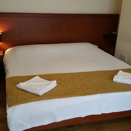 Corner House 3* Londra