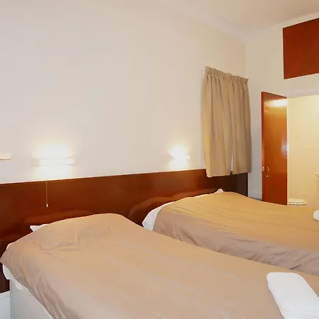 Queens Bed & Breakfast 2*