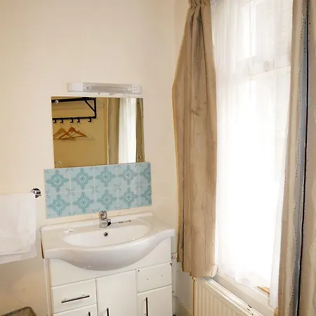 Queens Bed & Breakfast