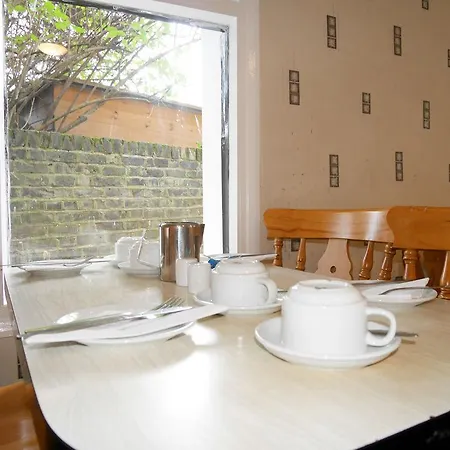 Queens Bed & Breakfast London
