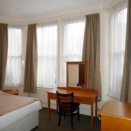 Queens Bed & Breakfast 2*
