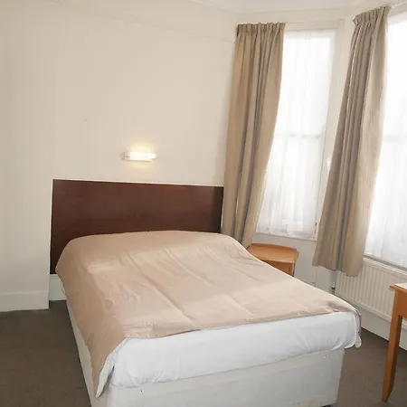 Queens Bed & Breakfast 2*