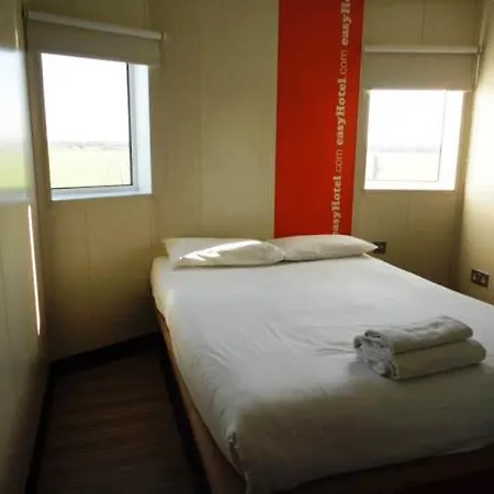Easyhotel London Heathrow Hotel 2*