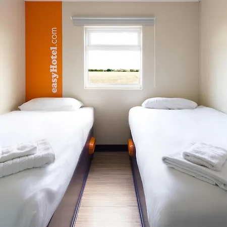 Easyhotel London Heathrow 2*