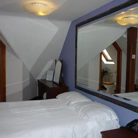 Madonna Halley Hotel