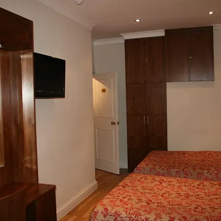 Wedgewood Hotel 2*