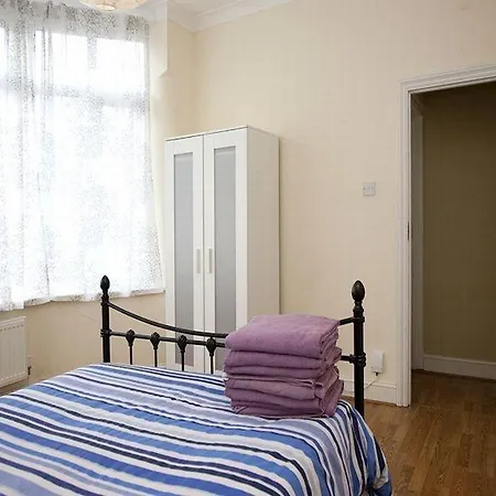 Sutton Place Apartment