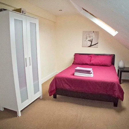 Sutton Place * Croydon