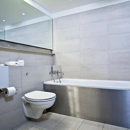 Seacon Tower Serviced Apartments 4* London