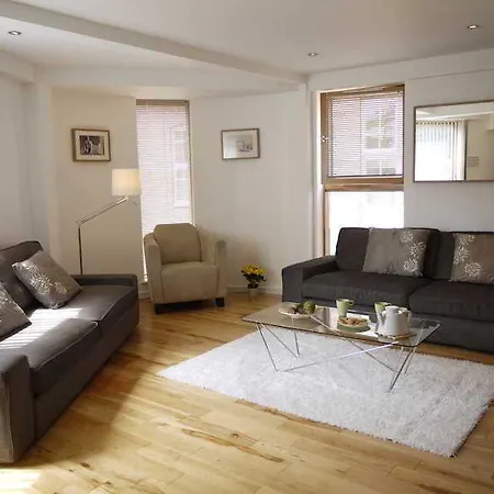 Beautiful 4-bedroom Flat In Bridge/borough! London