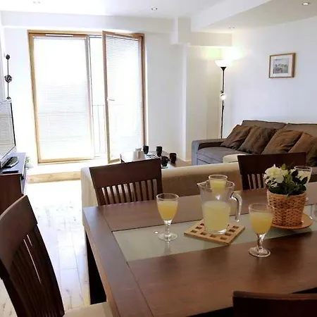 Beautiful 4-bedroom Flat In Bridge/borough! Apartment