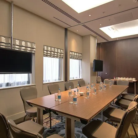 Hampton By Hilton London Szálloda 4*