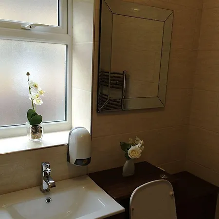 Globe City Apartment London
