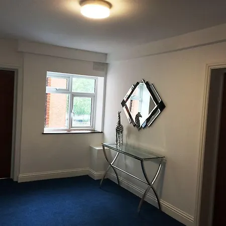 Globe City Apartment *