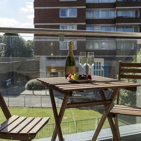 Deluxe Bridge Apartment