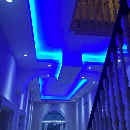 The Crystal Bed & Breakfast 2*