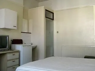 The Crystal Bed & Breakfast 2*
