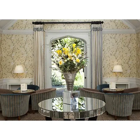 Warren House 4*