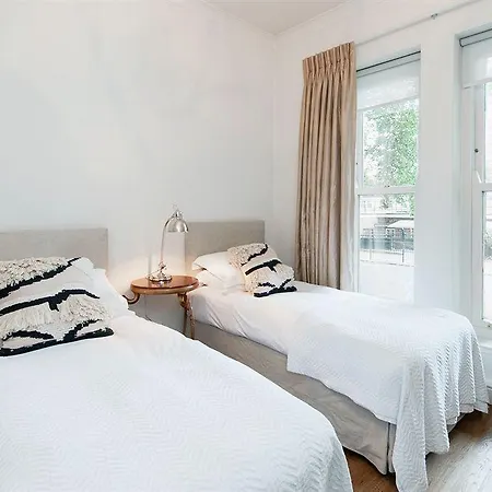 Europa House 4* Londyn