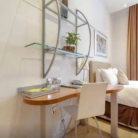 Princes Square Apartment *