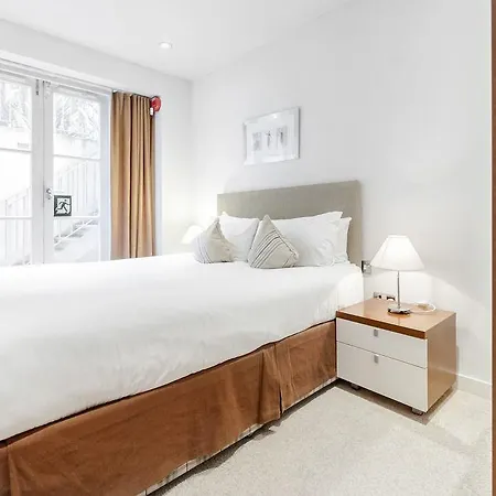 Apartment Princes Square London