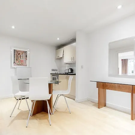 Apartment Princes Square
