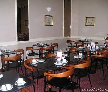 Rose Court Hotel 3*