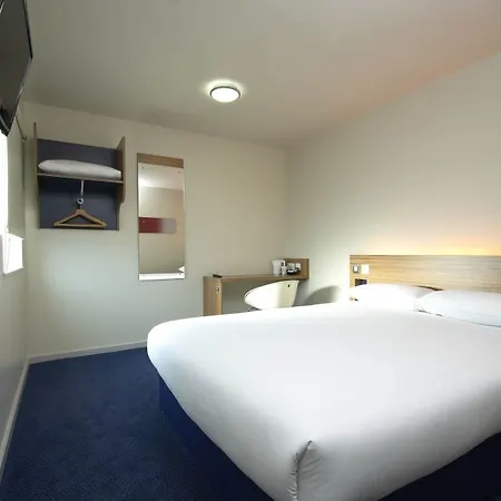 Travelodge Stratford 3*