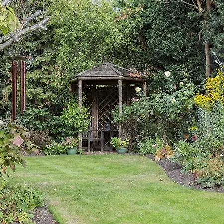 Onefinestay - Chiswick Hotel London