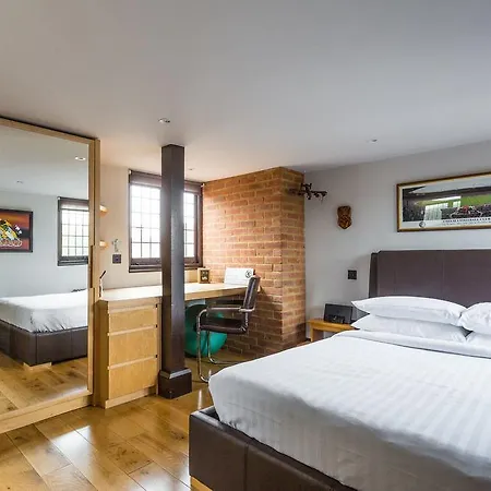 Onefinestay - Chiswick Hotel London
