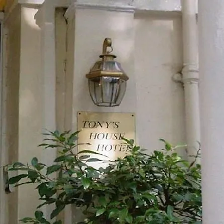 Hotel Tony's House 2*
